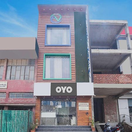 Hotel O Av Continental Zirakpur ภายนอก รูปภาพ