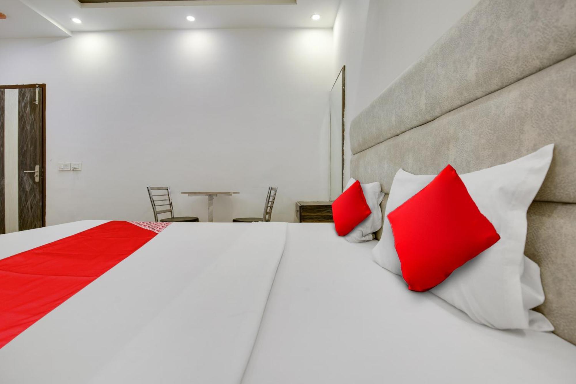 Hotel O Av Continental Zirakpur ภายนอก รูปภาพ