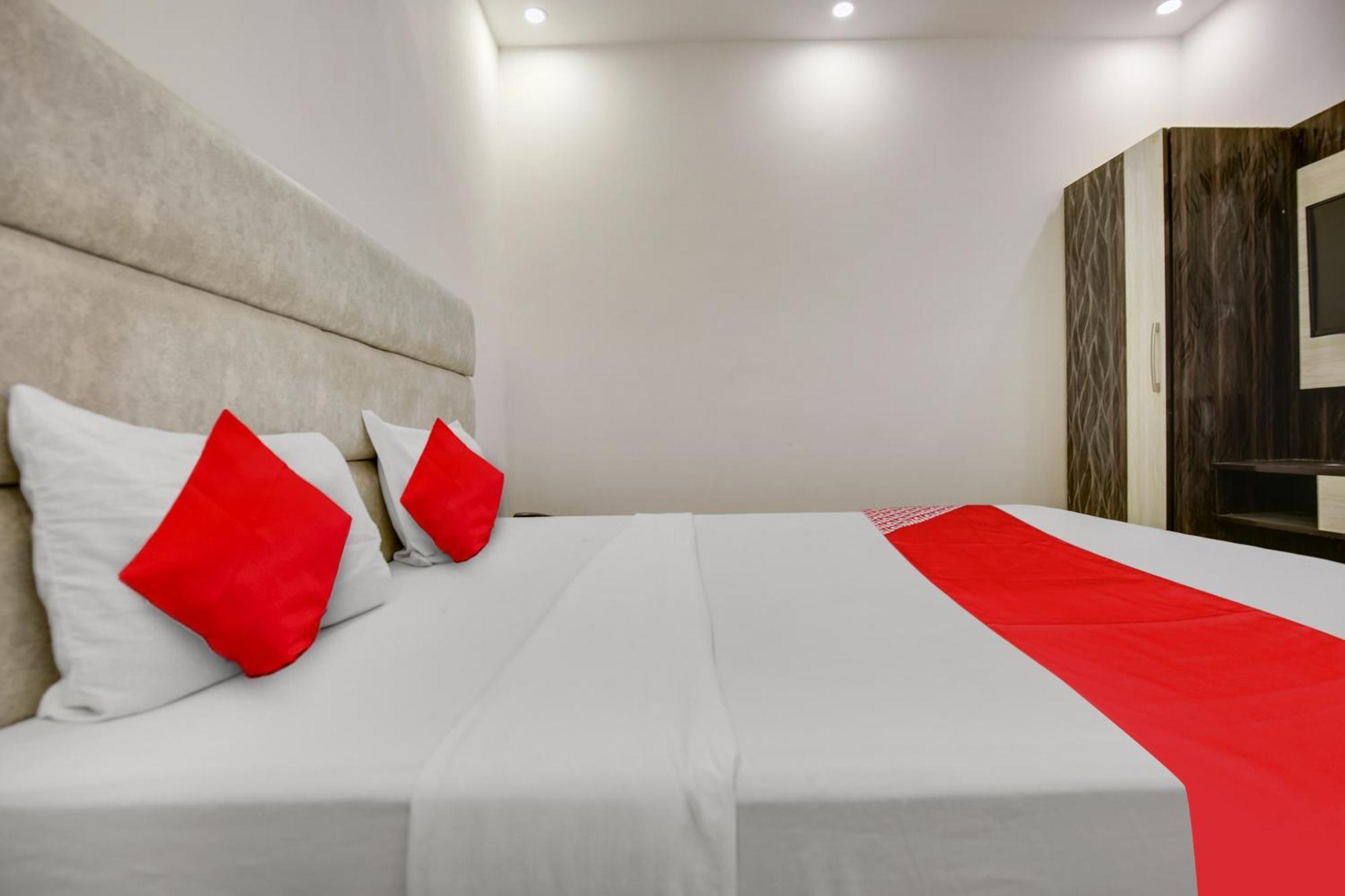 Hotel O Av Continental Zirakpur ภายนอก รูปภาพ
